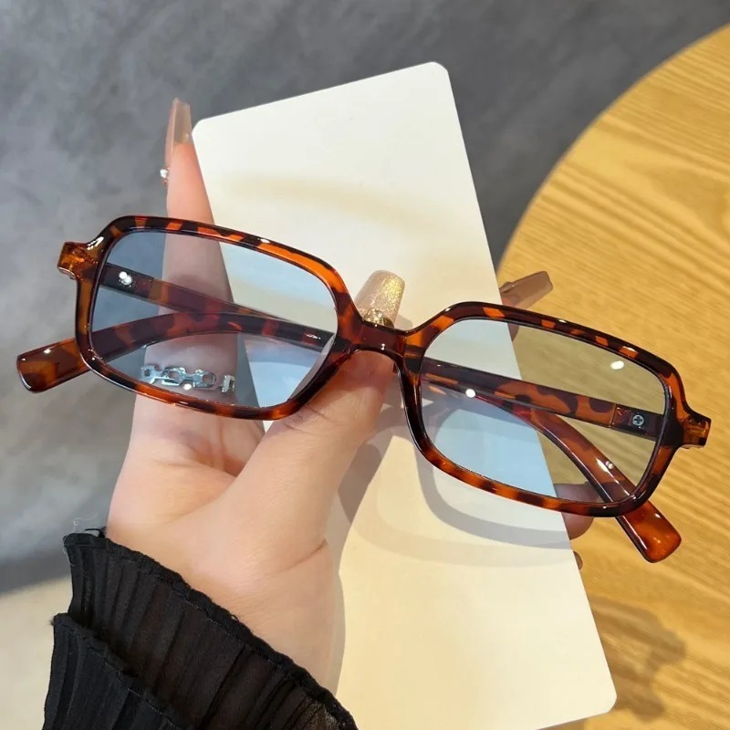Luxurious Rectangle Sunglasses - Vintage Fashion Images 评论和价格