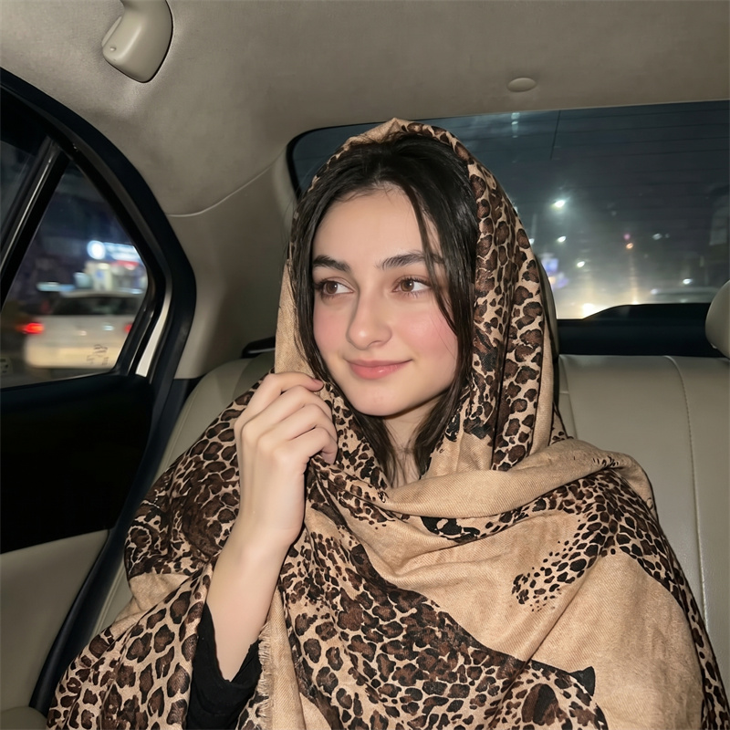 Vintage Leopard Print Hijab an - Vintage Fashion Hijab 评论和价格
