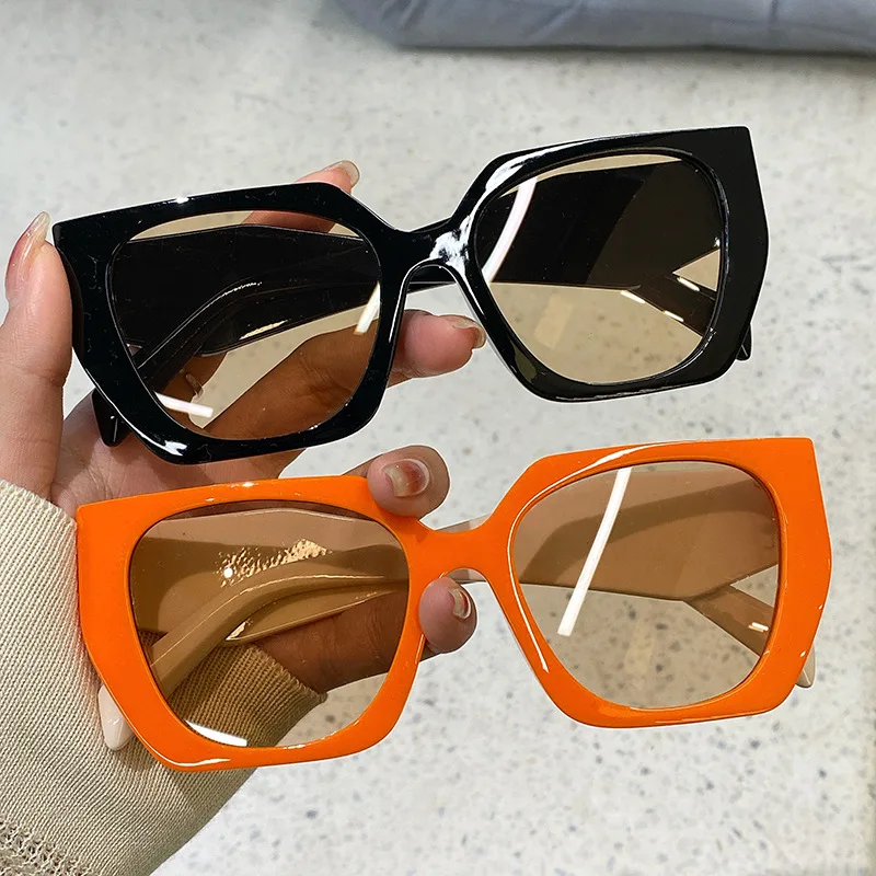 Vintage Brand Designer Polygon - Vintage Fashion Images 评论和价格